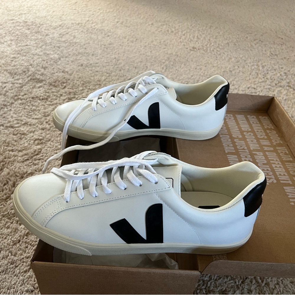 New Mens Veja Esplar Black Logo Size 10